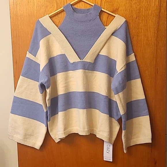 NWT DAZY striped bell sleeve sweater with high-neck design, size large. - Picture 5 of 9